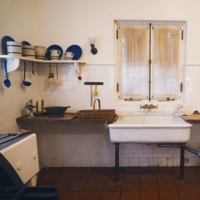 historic kitchen Farm-style sink located in the historic kitchen at Vizcaya. Photo by Alex Serna