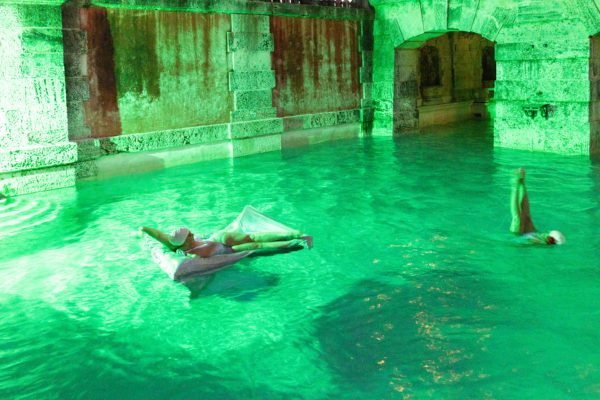 Synchronized swimmers in the pool. Spectral Vizcaya,