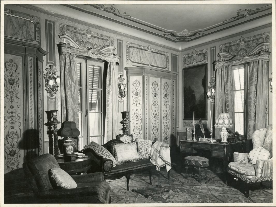 Historic black-and-white photo of the Galleon sitting room.