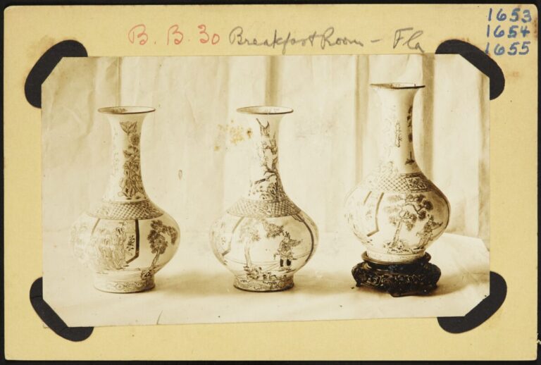 A photo of three vases on a table.
